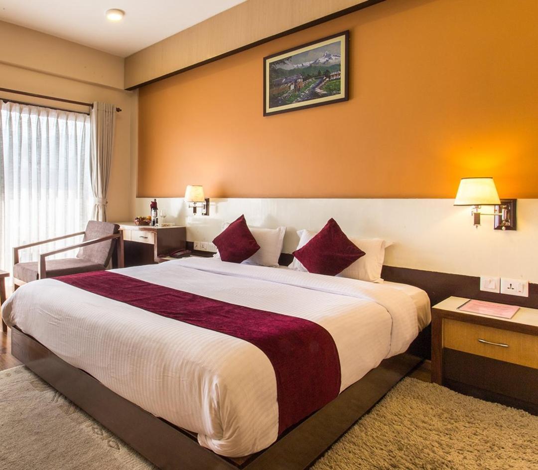 Hotel Queens Park Pokhara Exterior photo